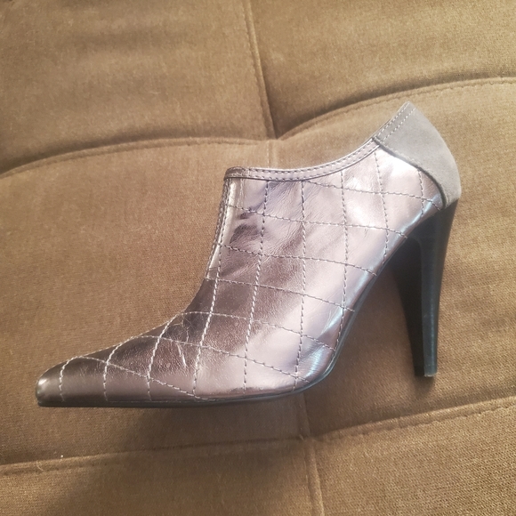 🔥 Metallic Pewter Point Toe Booties - Picture 2 of 14
